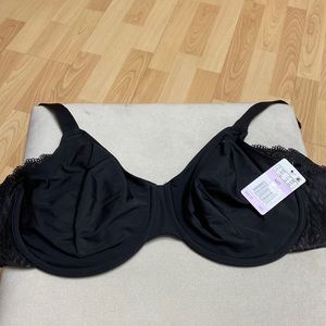 WACOAL  BRA. Underwire cups SIZE  42D 
•	Adjustable straps Hook-and-eye closure,